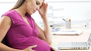 Ο έντονος πονοκέφαλος στην εγκυμοσύνη αυξάνει τον κίνδυνο επιπλοκών