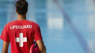 Υποχρεωτική η παρουσία εκπαιδευμένου ναυαγοσώστη στα υδροψυχαγωγικά πάρκα