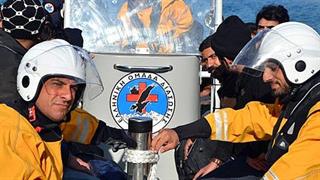 Επιχείρηση διάσωσης 63 προσφύγων που είχαν εγκλωβιστεί στους Φούρνους Κορσεών