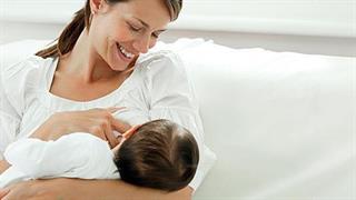 Ο θηλασμός μειώνει τον κίνδυνο λοίμωξης στα αυτιά των μωρών 