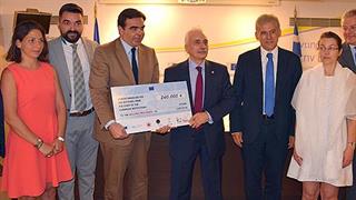 Παράδοση επιταγής ύψους 240.000 ευρώ στον ΕΕΣ για τη στέγαση ασυνόδευτων ανηλίκων