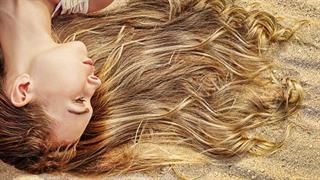 Πώς να προστατεύσουμε τα μαλλιά μας από τον ήλιο, το χλώριο και το αλάτι