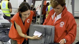 O Ερυθρός Σταυρός διανέμει χειμερινά είδη σε πρόσφυγες και μετανάστες 