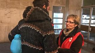 Κλιμάκιο εθελοντών του Τμήματος Ελληνικού Ερυθρού Σταυρού Θεσσαλονίκης στο πλευρό των αστέγων