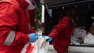 Κλιμάκια του ΕΕΣ προσφέρουν ανθρωπιστική βοήθεια σε αστέγους