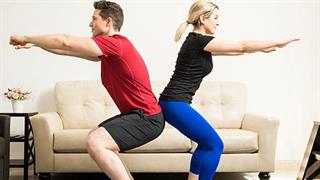 Ασκήσεις για να κάνετε… από τον καναπέ