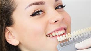 Πράγματα που λεκιάζουν τα δόντια χωρίς να το καταλαβαίνουμε