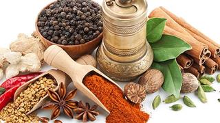 Μπαχαρικά και βότανα: Πώς μας ωφελούν;