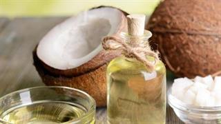 Λάδι καρύδας: Πώς βελτιώνει την εμφάνισή μας
