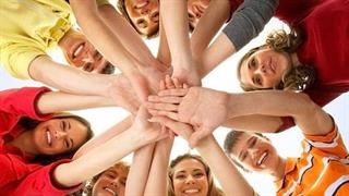 Εντοπίστηκαν γονίδια που κάνουν τους ανθρώπους πιο φιλικούς