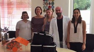 Η ελληνική φαρμακοβιομηχανία προσφέρει φάρμακα και υγειονομικό υλικό στα σωματεία του «Μαζί για το Παιδί»