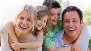 Λιγότερες υιοθεσίες λόγω κρίσης