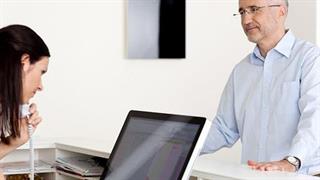 ‘’Ξεσκονίζουν’’ τα καταστήματα εντός των ιδιωτικών κλινικών