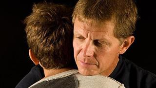 Πατέρας με κατάθλιψη= κίνδυνος κατάθλιψης και στο έφηβο παιδί του