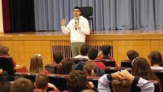 Στον Σ.Κ.Ε.Π. λένε στον μαθητή να κοιτάξει, να ρωτήσει, να μάθει..