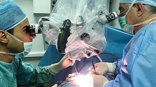 Νευροχειρουργικό μικροσκόπιο  στο “Αγία Σοφία”