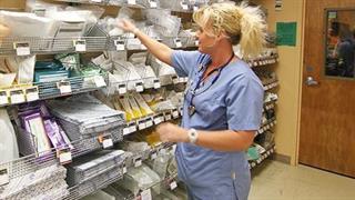 Καταγγελία ΠΟΕΔΗΝ για παρατυπίες με τις προμήθειες υγειονομικού υλικού στα δημόσια νοσοκομεία