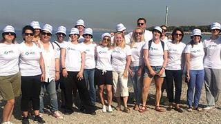 Εθελοντική δράση καθαρισμού της παραλίας Αλίμου από την MSD