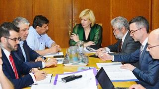 Εξηγήσεις από τον υπουργό Υγείας στην επίτροπο Ανθρωπίνων Δικαιωμάτων για τη λιτότητα