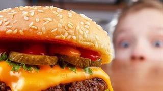Fast food: Πώς επηρεάζει την υγεία των παιδιών
