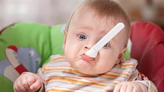 Στερεά τροφή στα μωρά για καλύτερο ύπνο