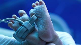 Τα μωρά κοιμούνται περισσότερο όταν λαμβάνουν στερεά τροφή