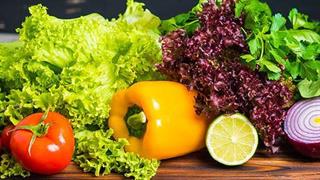 4 πράγματα που πρέπει να γνωρίζετε πριν γίνετε χορτοφάγος