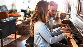 Όταν η μουσική απαλύνει τις προκλήσεις υγείας. Μία πιανίστρια επιστρέφει στη σκηνή