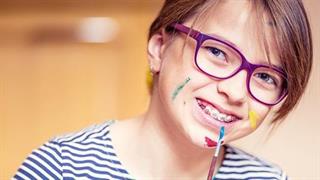 Σιδεράκια: Πώς να βοηθήσετε το παιδί να προσαρμοστεί στο σχολείο