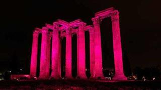 Estee Lauder Companies: Φωταγώγηση μνημείων για να στείλουν ηχηρό μήνυμα για τον καρκίνο μαστού