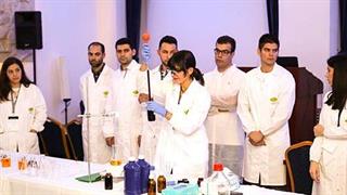 Κινητό εργαστήρι επιστήμης από τη Uni-pharma