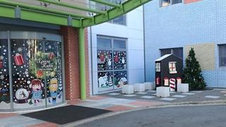 Άρωμα Χριστουγέννων στις Παιδογκολογικές Κλινικές Αθήνας και Θεσσαλονίκης