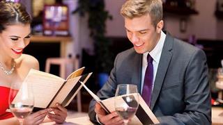 Kαλύτερη η γεύση των τροφίμων όταν καθόμαστε