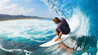 Παγκόσμια Ημέρα Σέρφινγκ: Πώς βοηθά το σπορ την υγεία