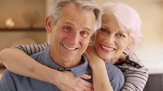 Μειώνουν τη διαφορά στο προσδόκιμο επιβίωσης οι Έλληνες από τις Ελληνίδες - Στα 5,1 έτη, από 5,3 το 2013