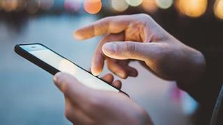 Προβλήματα υγείας από κακή στάση σώματος λόγω χρήσης smartphone