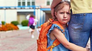 Σχολική άρνηση: Πότε υποδηλώνει κάτι σοβαρό και τι πρέπει να κάνουν οι γονείς