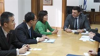 Συνάντηση Κικίλια με την πρέσβη της Κίνας για τον κοροναϊό