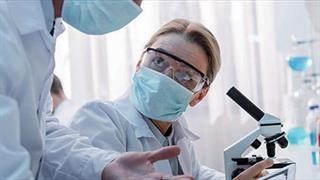 Πέντε ηγετικά στελέχη πολυεθνικών φαρμακευτικών εταιρειών απαντούν για τον κορωνοϊό   