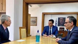 Επίσκεψη Pyatt στο υπουργείο Υγείας και εύσημα για τους χειρισμούς στον κορωνοϊό