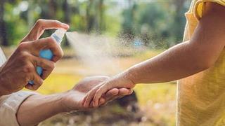 Πώς θα αποφύγω τα τσιμπήματα από τα κουνούπια