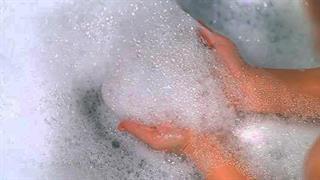 Προστατευτικό για την καρδιά το ζεστό αφρόλουτρο