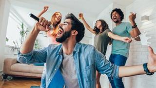 Το τραγούδι χωρίς μάσκα μπορεί να μεταδώσει τον κορωνοϊό