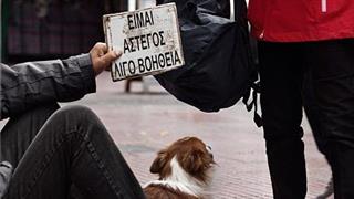 Κορωνοϊός: Ο Ελληνικός Ερυθρός Σταυρός στο πλευρό των αστέγων στο λιμάνι του Πειραιά