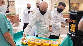 Μερίδες φαγητού από τη Λέσχη Αρχιμαγείρων Β. Ελλάδος για το προσωπικό ΜΕΘ