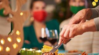 Οδηγίες από το υπουργείο Υγείας για ασφαλείς χριστουγεννιάτικες γιορτές