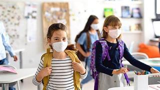 "Ναι" απο τους ειδικούς στη λειτουργία των σχολείων και σε επιδημιολογικά επιβαρυμένες περιοχές