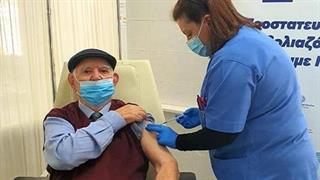 Ανοίγουν αύριο ραντεβού για εμβολιασμό ατόμων 80 - 84 ετών