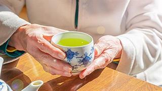 Το πράσινο τσάι ωφελεί επιζώντες από εγκεφαλικό και καρδιακή προσβολή