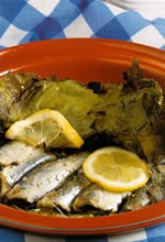 Σαρδέλες στα κληματόφυλλα